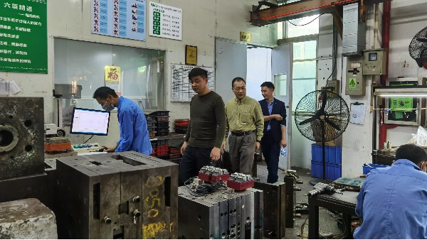 自動(dòng)門感應(yīng)器開模注塑加工